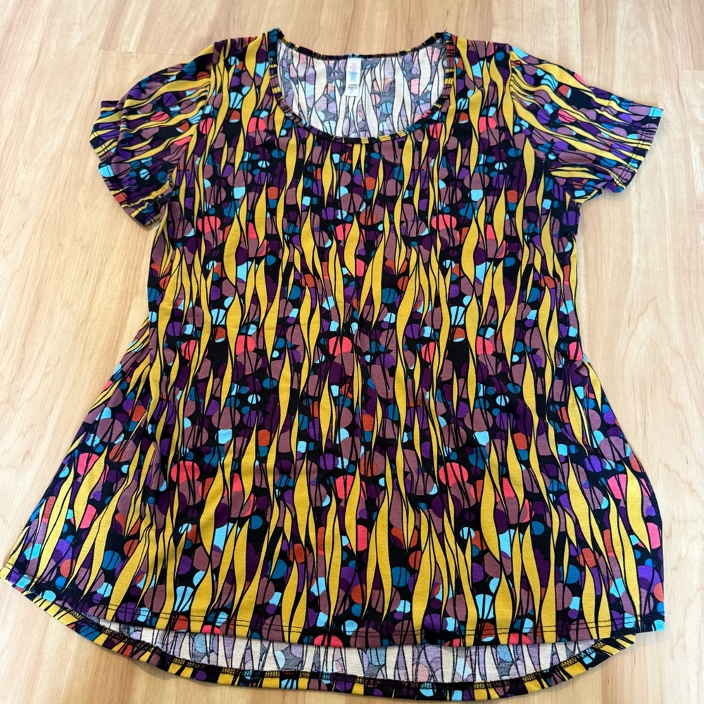 LuLaRoe size L Shirt